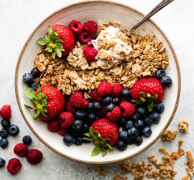 5 Ways to Turn Your Plain Old Granola Into Yummy Dishes