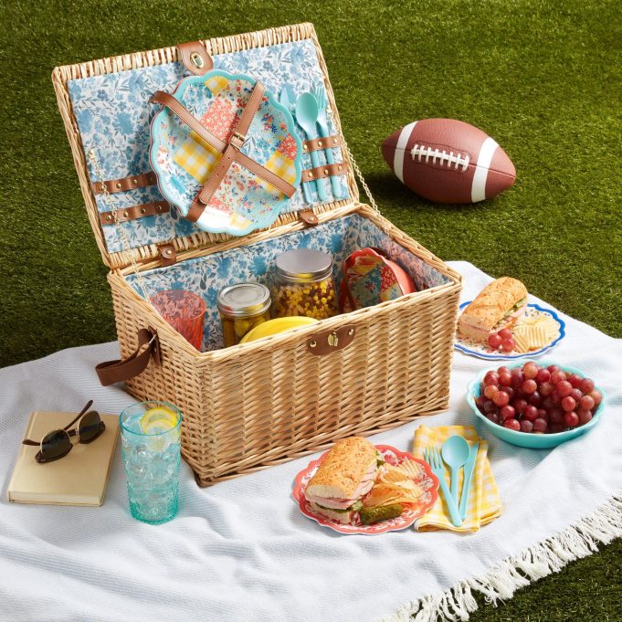 Plan the Perfect Picnic With This Checklist